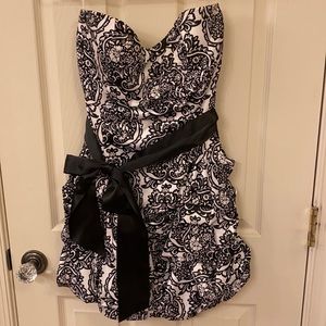 Semi-Formal Strapless Black & White Paisley Dress